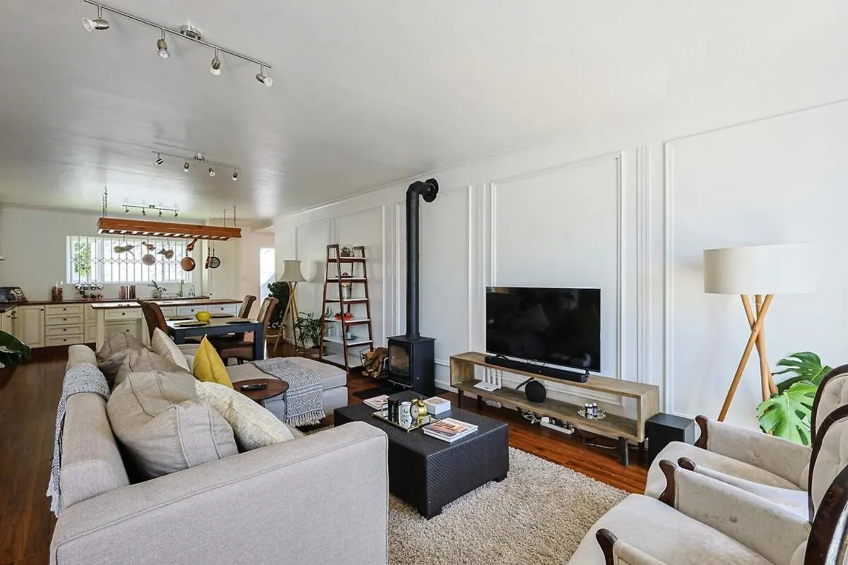 Fully Equipped Claremont Home With Pool & Style Cape Town Holiday home