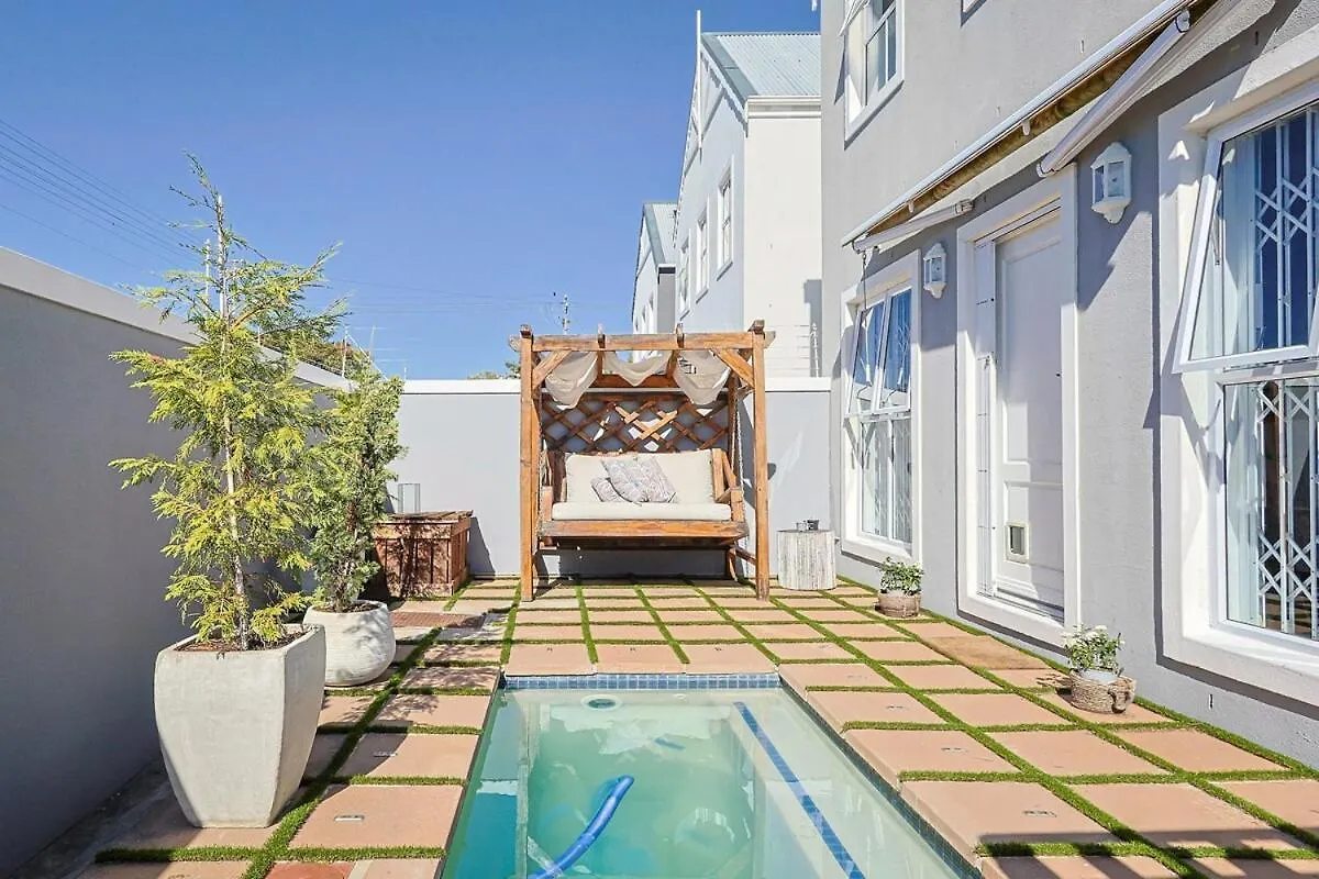Fully Equipped Claremont Home With Pool & Style Cape Town Holiday home